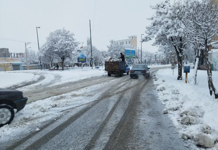 بارش برف و خدمات برفروبی از سوی معاونت خدمات شهری شهرداری خلخال