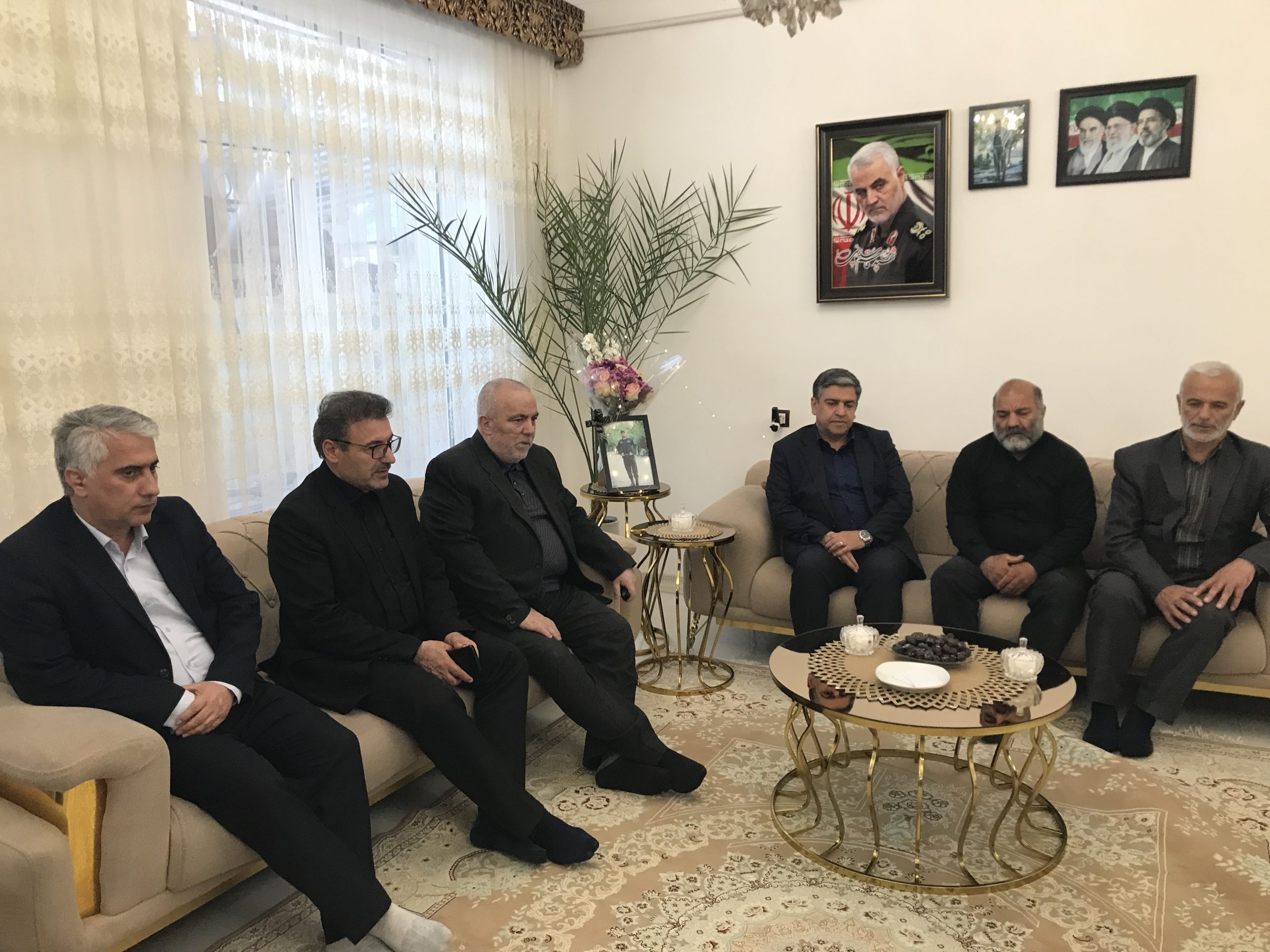 استاندار اردبیل  با خانواده معظم شهید امیر حسین معصومی در خلخال دیدار کرد