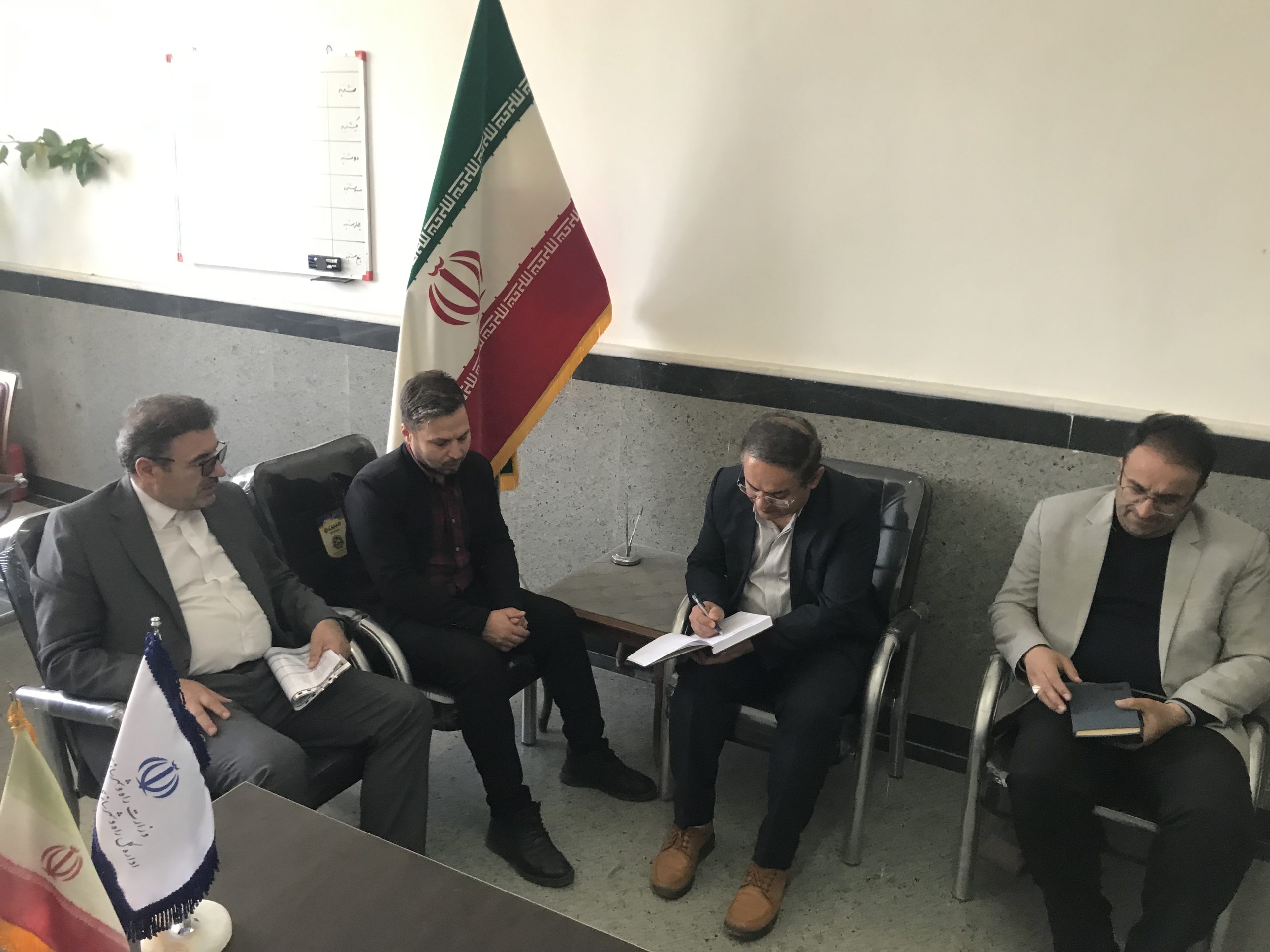 بازدید سرزده فرماندار خلخال از اداره راه و شهرسازی خلخال