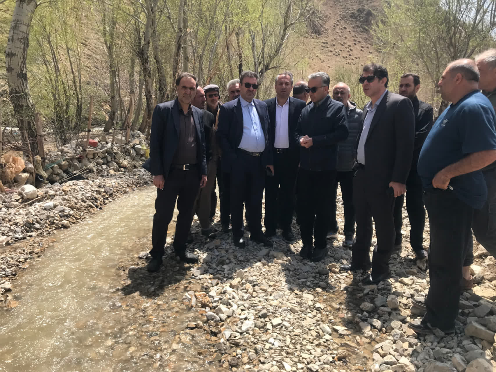 مسیر رودخانه سیل خیز روستای مورستان خلخال»» لایروبی و‌رودخانه در مسیر اصلی جریان یافت